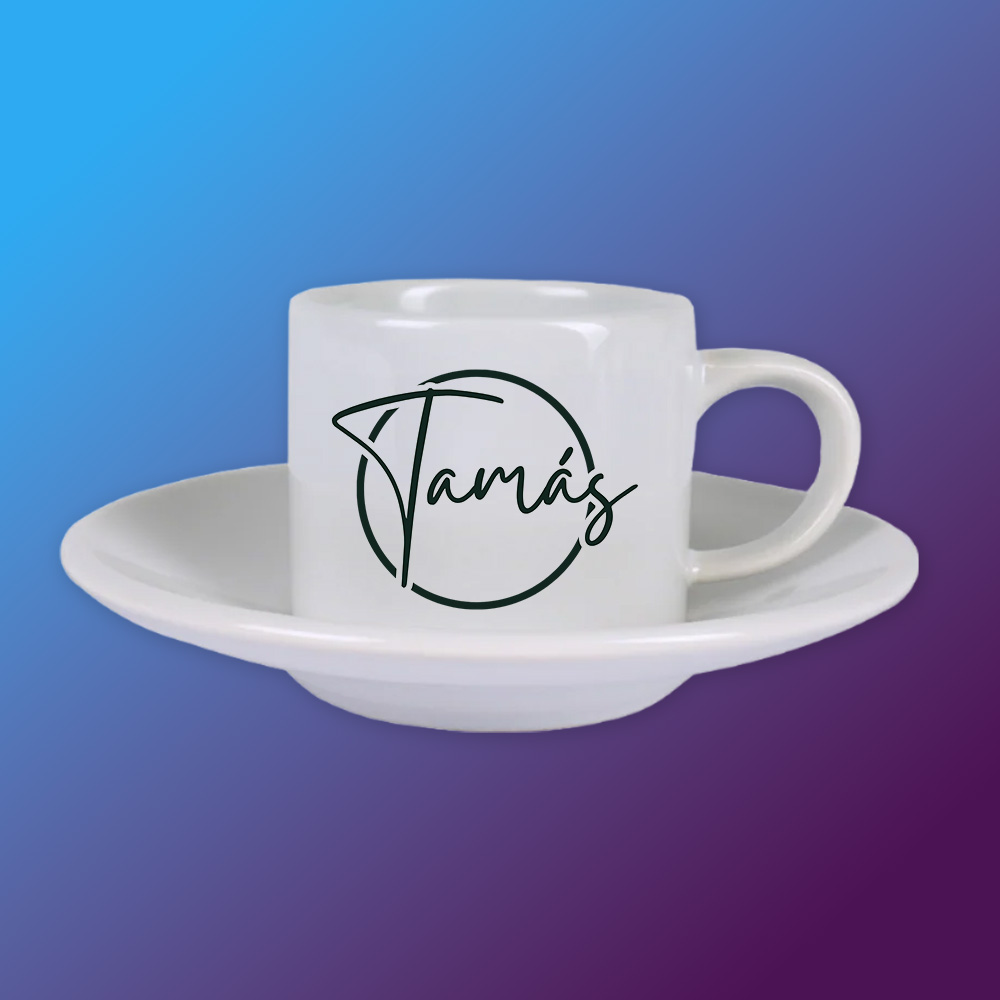 Elegáns csésze egyedi névvel, tányérral