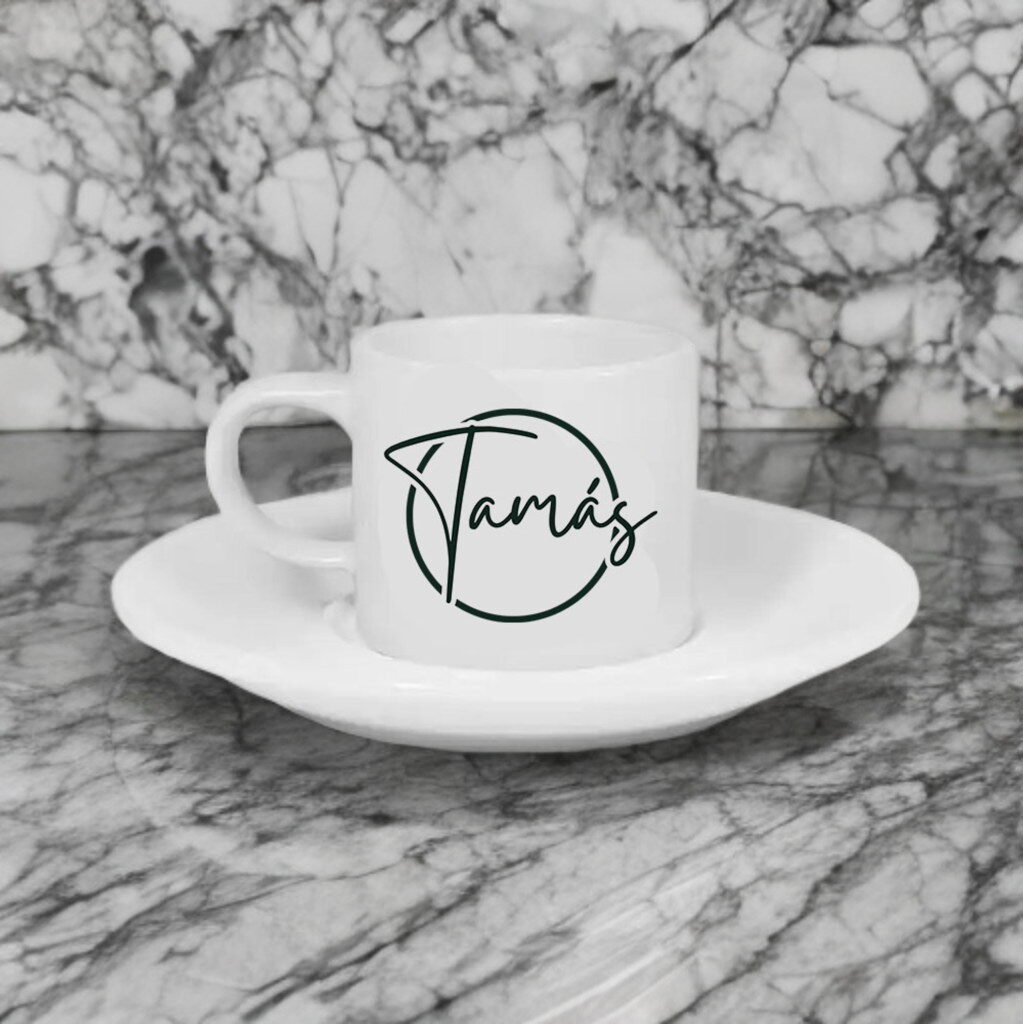 Elegáns csésze egyedi névvel, tányérral