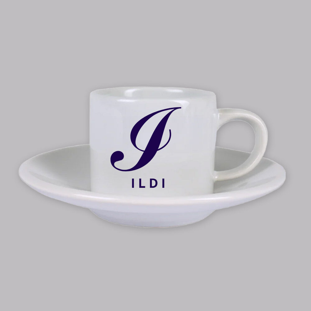 Csésze egyedi névvel, tányérral (elegáns)